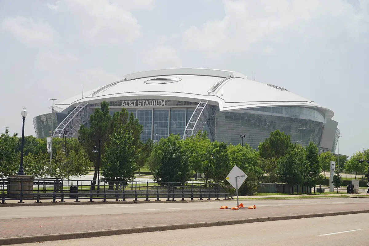Skyline of Arlington, Texas, where families search for birth doulas and plan their hospital births.