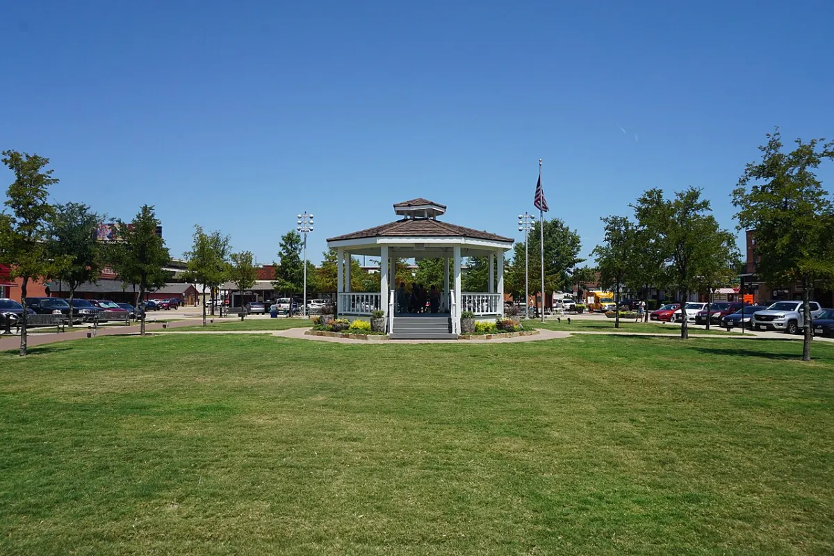 Skyline of Carrollton, Texas, where families search for birth doulas and plan their hospital births.