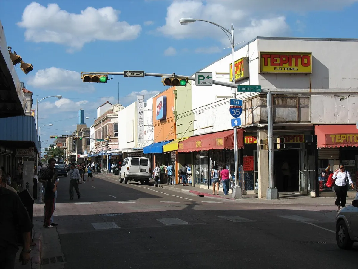 Skyline of Laredo, Texas, where families search for birth doulas and plan their hospital births.