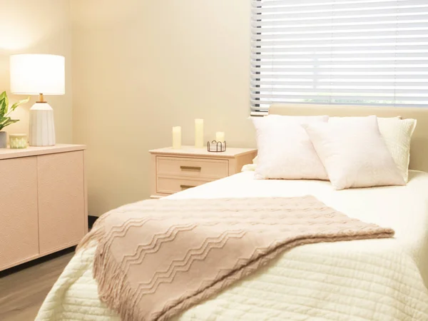Calming birth center suite at Canyon Midwifery, Peoria's CABC-accredited freestanding birth center