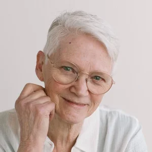 Tracy Hartley logo